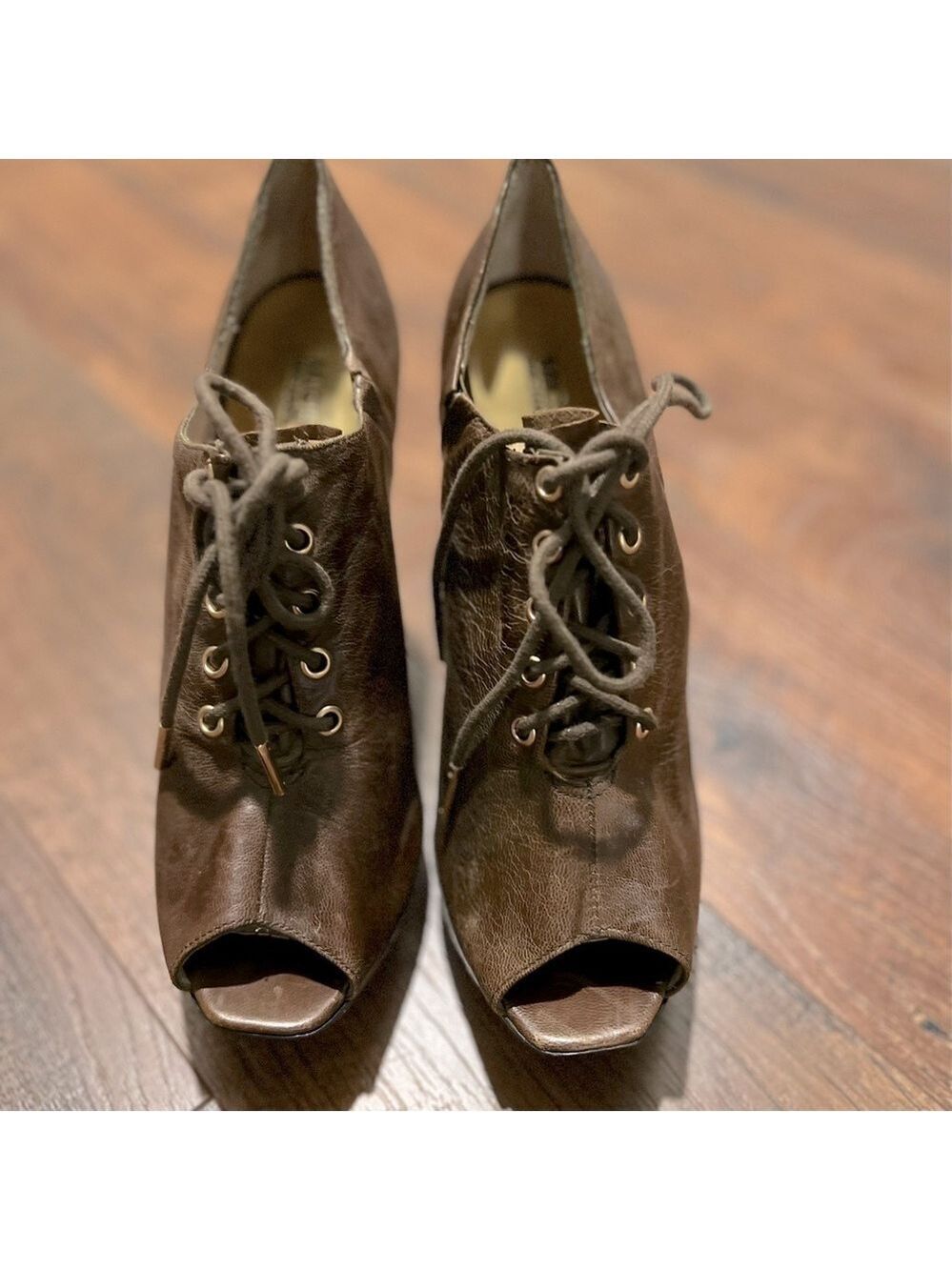 MICHAEL MICHAEL KORS brown leather peep toe platform heels. Size 10M